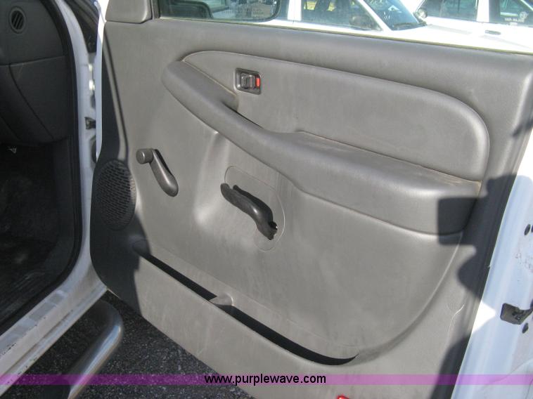 image for item G8275 2006 Chevrolet Silverado 2500HD pickup truck