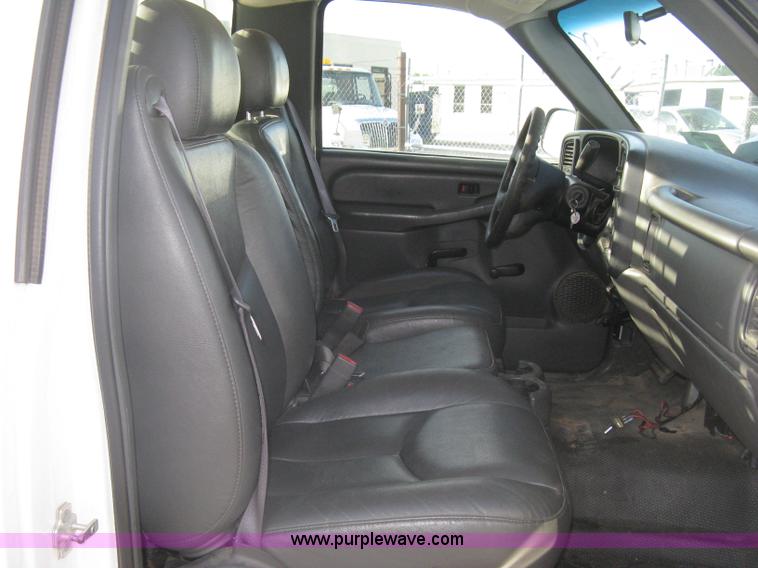 image for item G8275 2006 Chevrolet Silverado 2500HD pickup truck