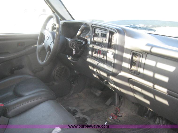 image for item G8275 2006 Chevrolet Silverado 2500HD pickup truck