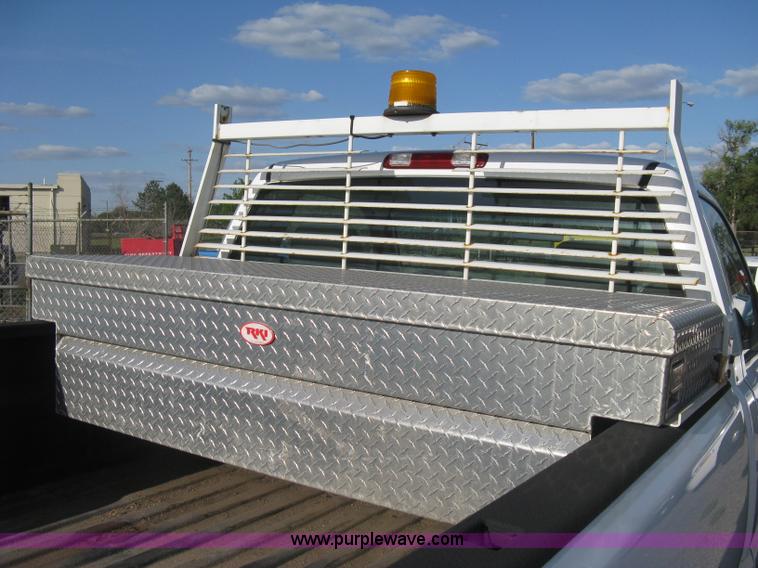 image for item G8275 2006 Chevrolet Silverado 2500HD pickup truck