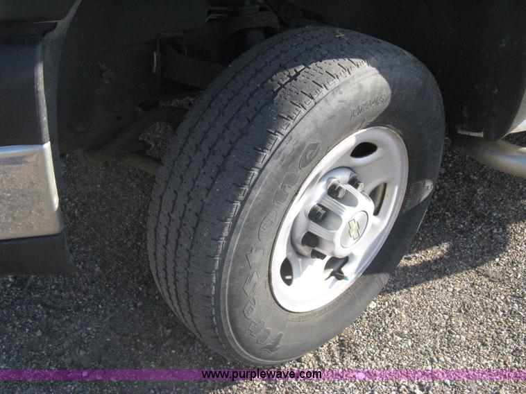 image for item G8275 2006 Chevrolet Silverado 2500HD pickup truck