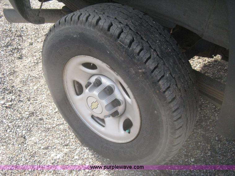 image for item G8275 2006 Chevrolet Silverado 2500HD pickup truck