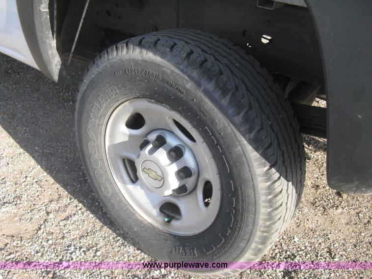 image for item G8275 2006 Chevrolet Silverado 2500HD pickup truck