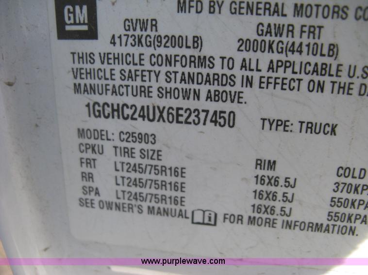 image for item G8275 2006 Chevrolet Silverado 2500HD pickup truck