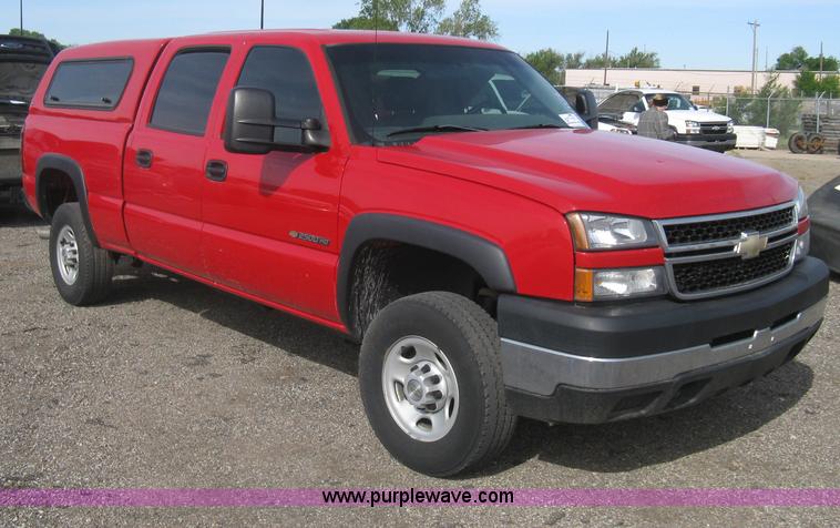 image for item G8276 2006 Chevrolet Silverado 2500HD Crew Cab pickup truck