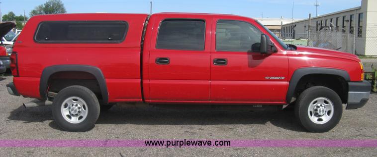 image for item G8276 2006 Chevrolet Silverado 2500HD Crew Cab pickup truck