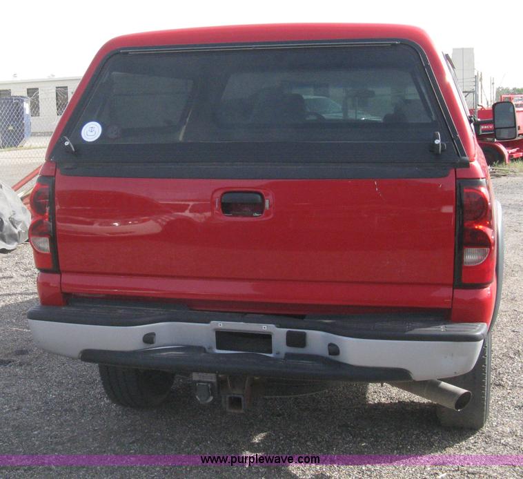 image for item G8276 2006 Chevrolet Silverado 2500HD Crew Cab pickup truck