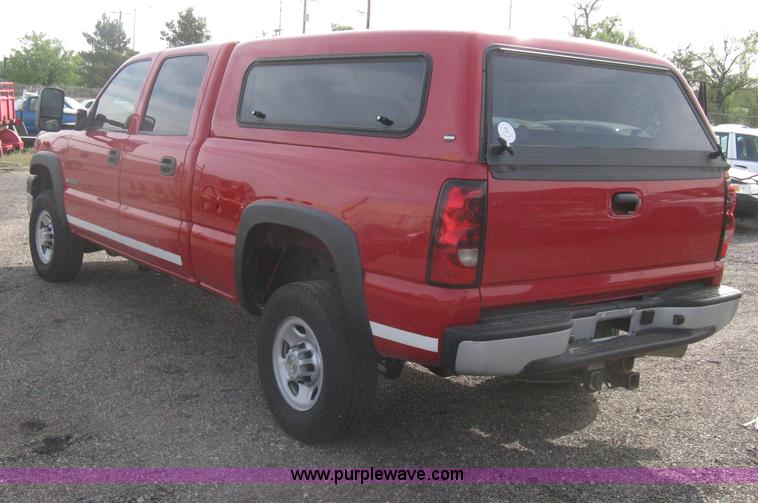 image for item G8276 2006 Chevrolet Silverado 2500HD Crew Cab pickup truck
