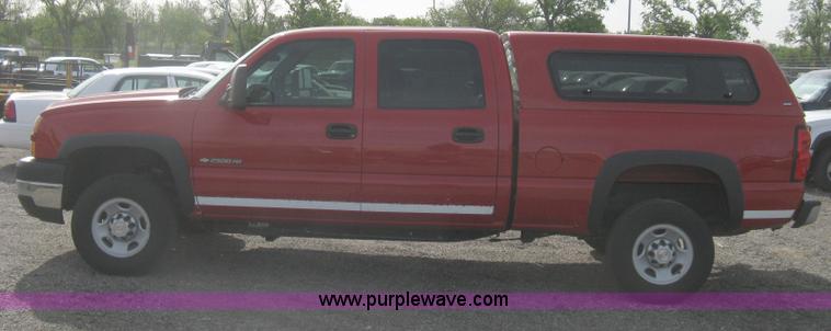 image for item G8276 2006 Chevrolet Silverado 2500HD Crew Cab pickup truck