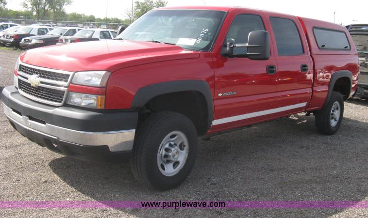 image for item G8276 2006 Chevrolet Silverado 2500HD Crew Cab pickup truck