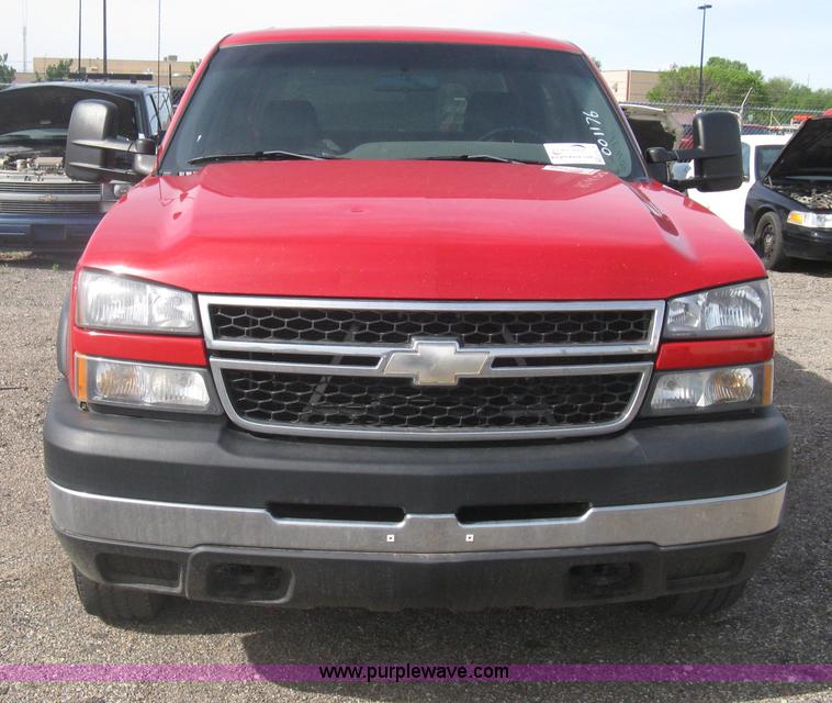 image for item G8276 2006 Chevrolet Silverado 2500HD Crew Cab pickup truck