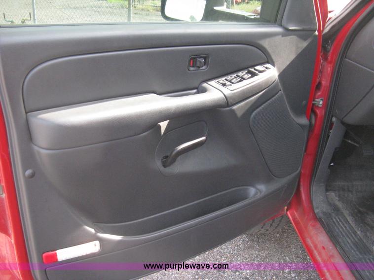 image for item G8276 2006 Chevrolet Silverado 2500HD Crew Cab pickup truck