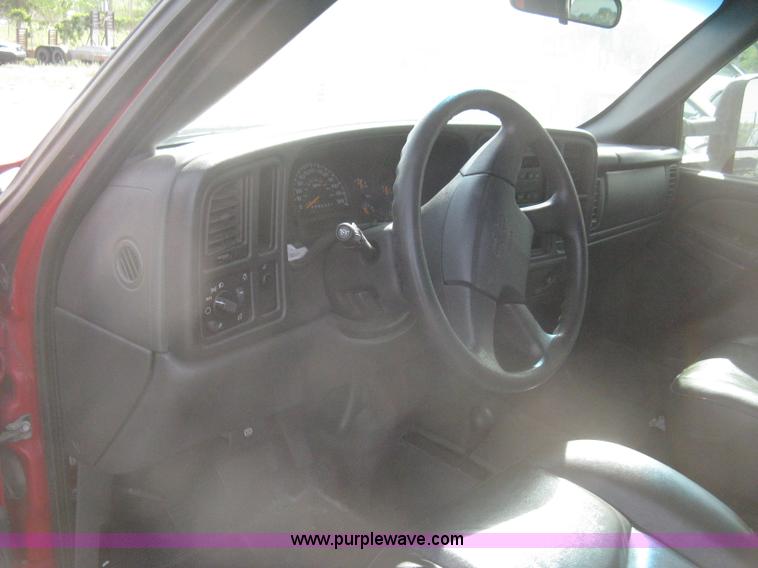 image for item G8276 2006 Chevrolet Silverado 2500HD Crew Cab pickup truck