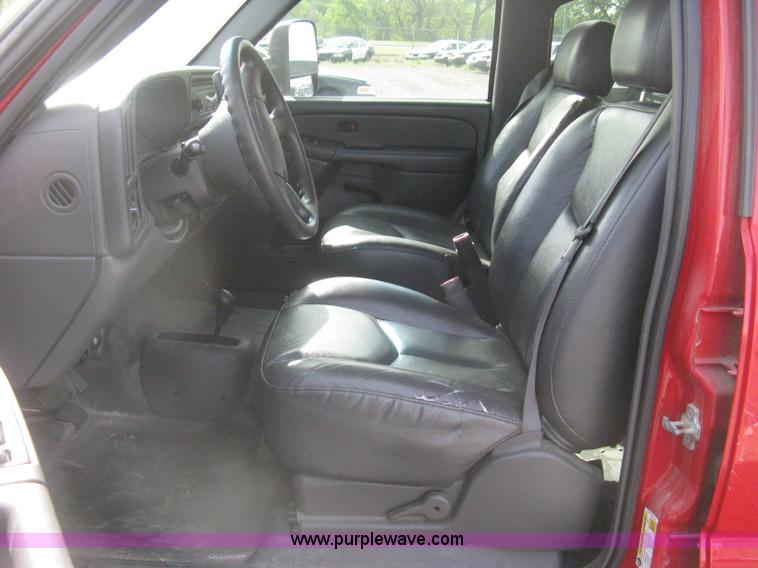 image for item G8276 2006 Chevrolet Silverado 2500HD Crew Cab pickup truck