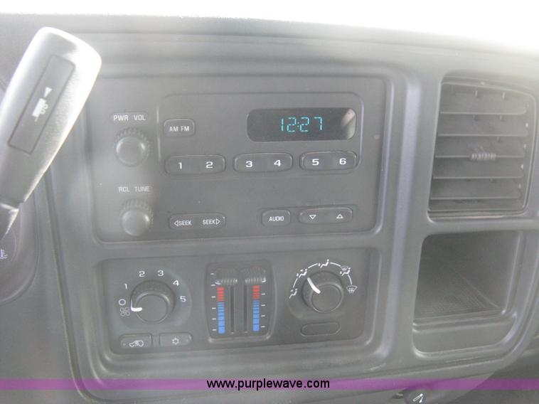 image for item G8276 2006 Chevrolet Silverado 2500HD Crew Cab pickup truck