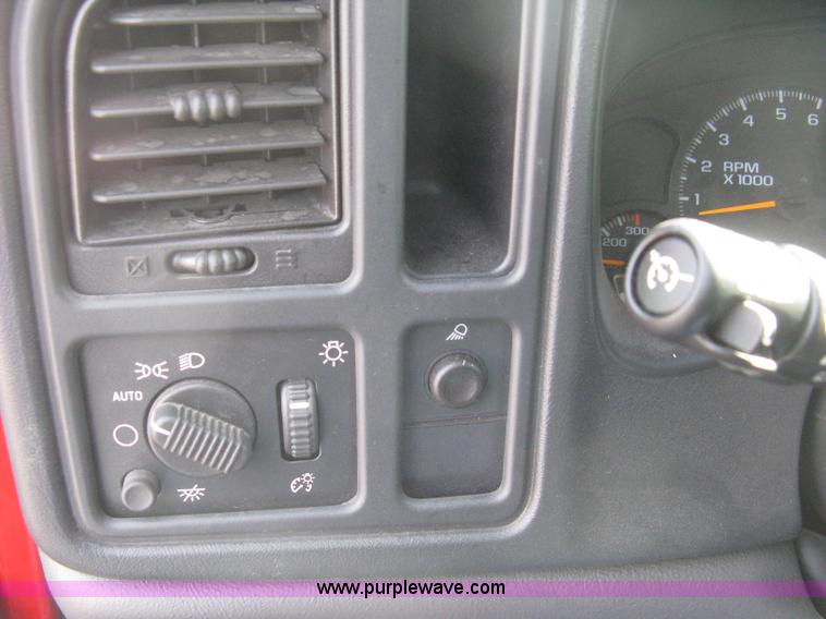 image for item G8276 2006 Chevrolet Silverado 2500HD Crew Cab pickup truck