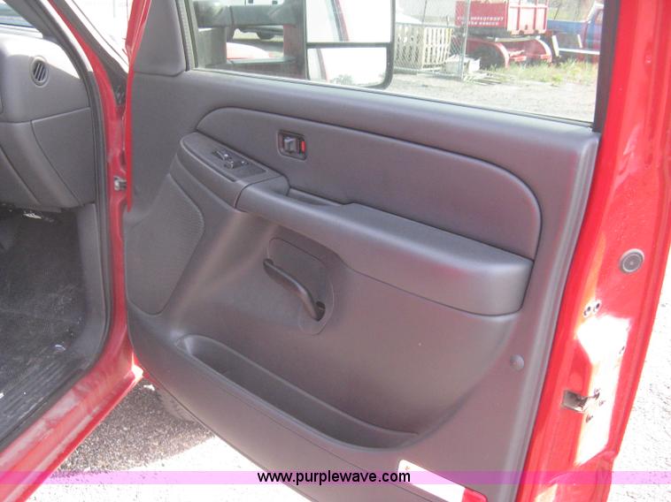 image for item G8276 2006 Chevrolet Silverado 2500HD Crew Cab pickup truck