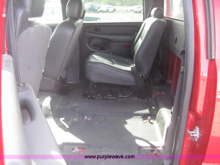 image for item G8276 2006 Chevrolet Silverado 2500HD Crew Cab pickup truck