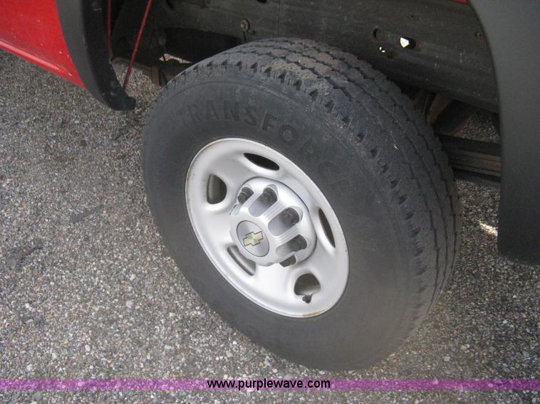 image for item G8276 2006 Chevrolet Silverado 2500HD Crew Cab pickup truck