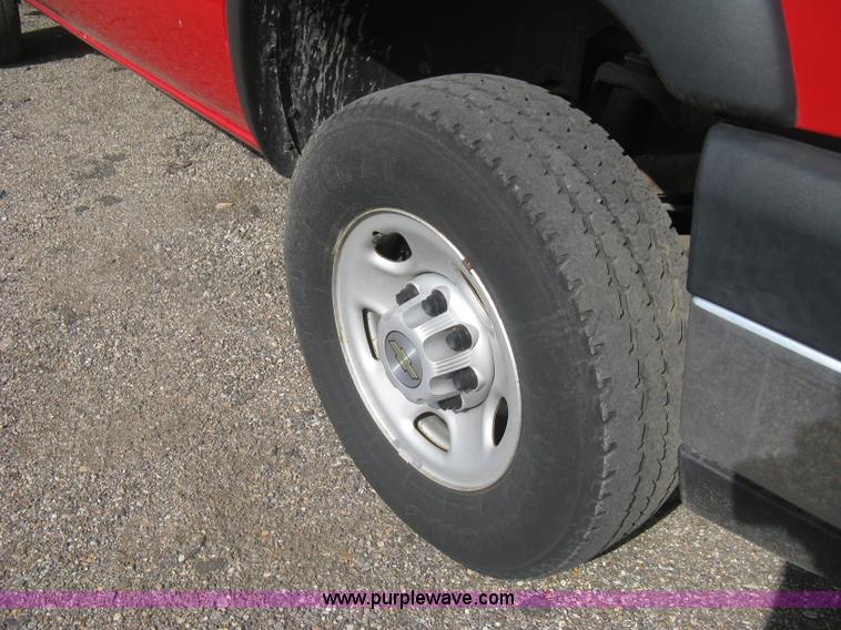 image for item G8276 2006 Chevrolet Silverado 2500HD Crew Cab pickup truck