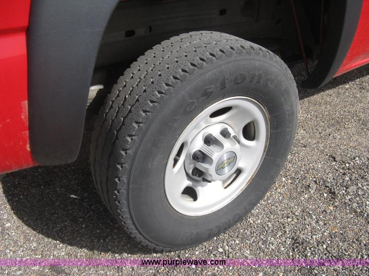 image for item G8276 2006 Chevrolet Silverado 2500HD Crew Cab pickup truck