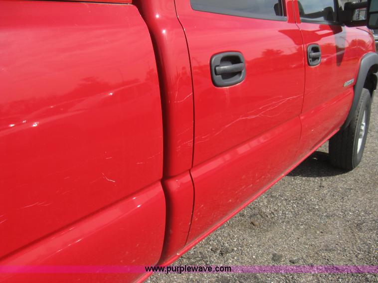 image for item G8276 2006 Chevrolet Silverado 2500HD Crew Cab pickup truck