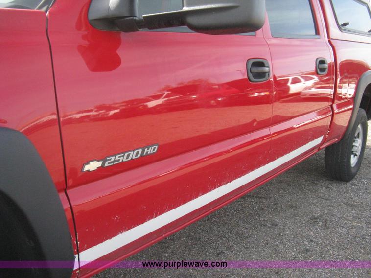 image for item G8276 2006 Chevrolet Silverado 2500HD Crew Cab pickup truck