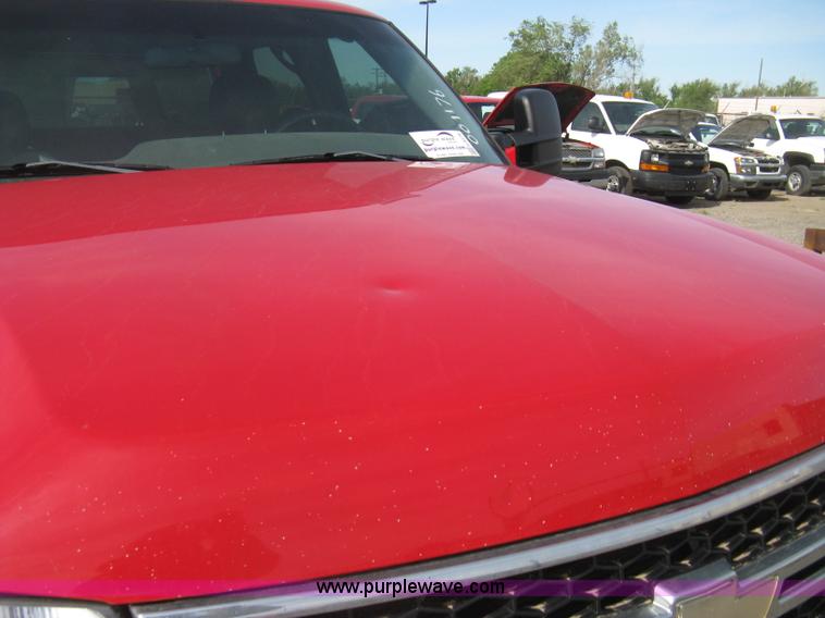 image for item G8276 2006 Chevrolet Silverado 2500HD Crew Cab pickup truck