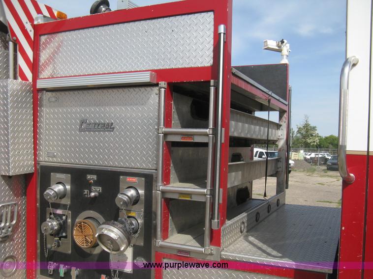 image for item H5458 1998 Spartan Gladiator fire truck