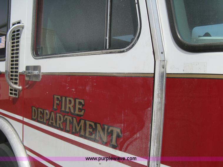 image for item H5459 1995 Spartan Gladiator fire truck