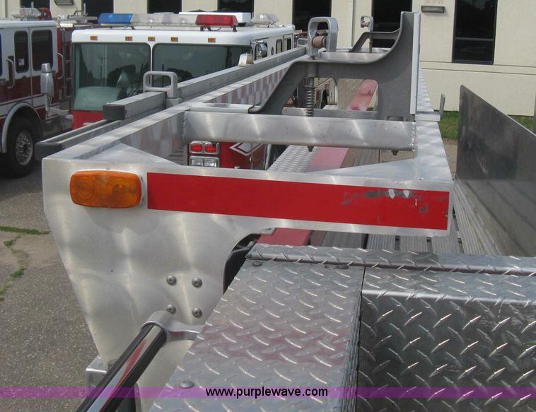 image for item H5461 2000 HME 1871 fire truck