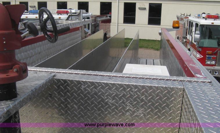 image for item H5461 2000 HME 1871 fire truck