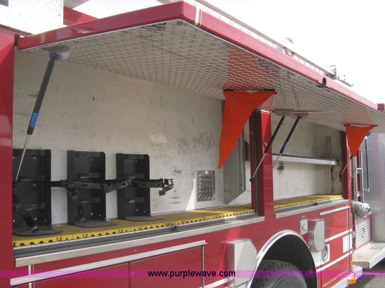 image for item H5461 2000 HME 1871 fire truck