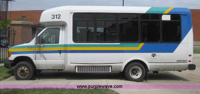 image for item H5463 2003 Ford Econoline E450 Aerotech transit vehicle