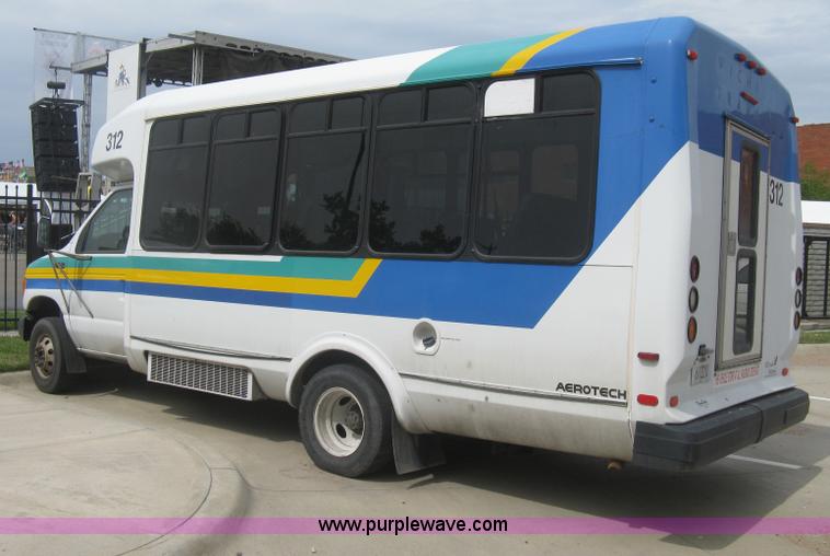 image for item H5463 2003 Ford Econoline E450 Aerotech transit vehicle