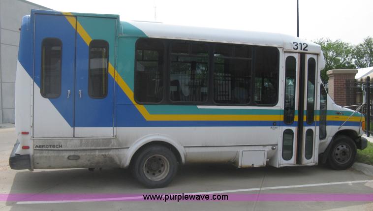 image for item H5463 2003 Ford Econoline E450 Aerotech transit vehicle