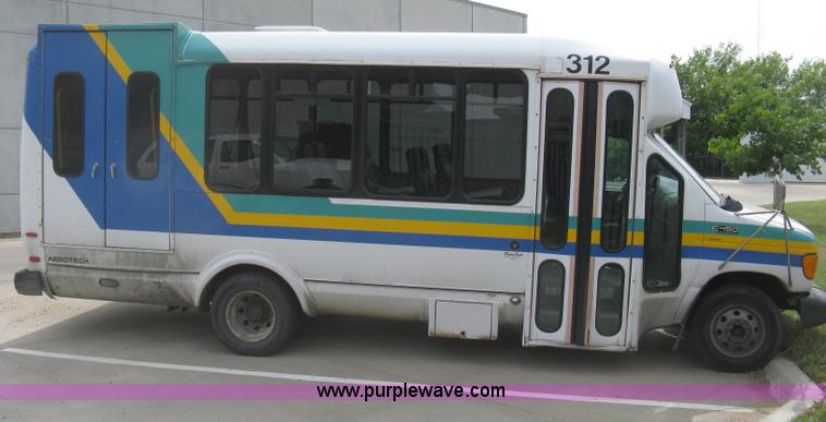 image for item H5463 2003 Ford Econoline E450 Aerotech transit vehicle