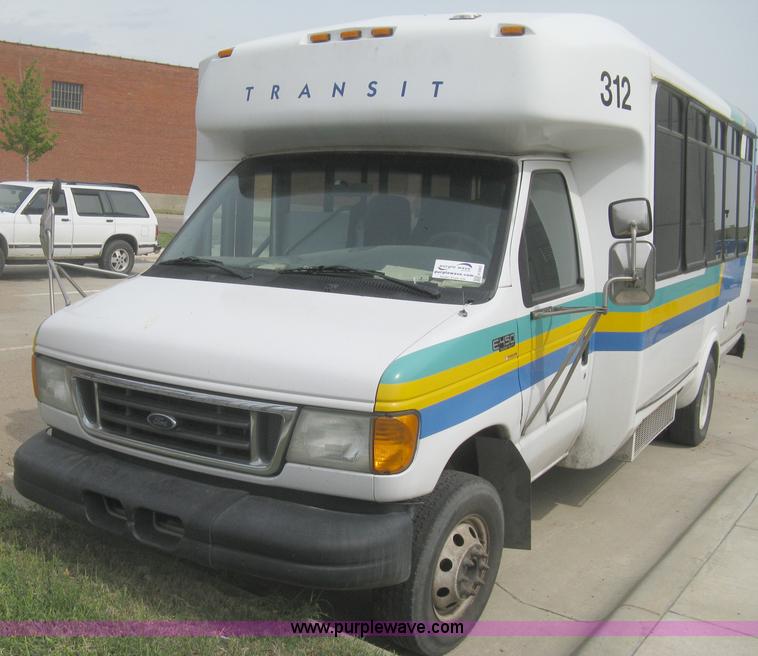 image for item H5463 2003 Ford Econoline E450 Aerotech transit vehicle