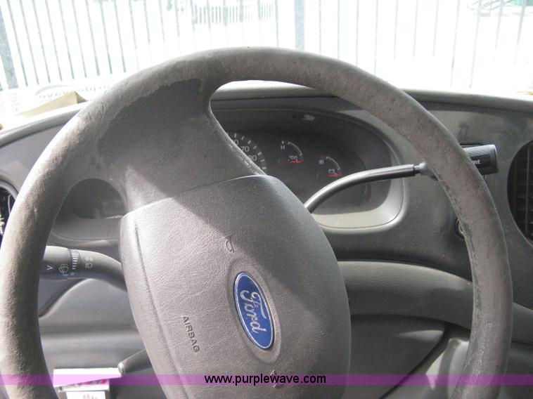 image for item H5463 2003 Ford Econoline E450 Aerotech transit vehicle