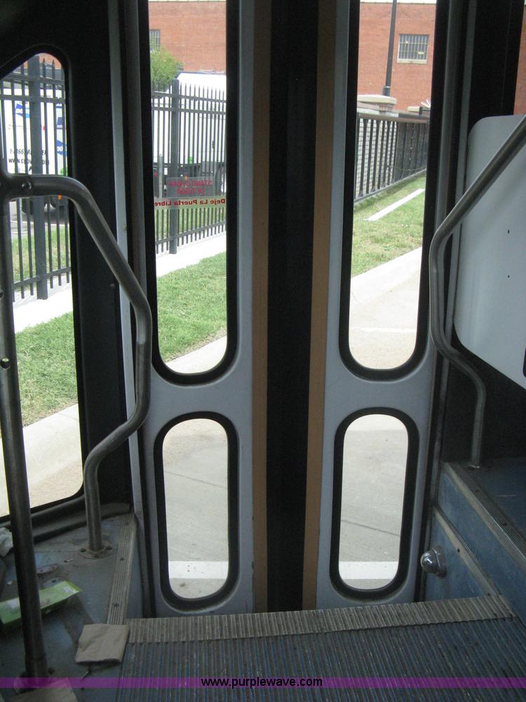 image for item H5463 2003 Ford Econoline E450 Aerotech transit vehicle