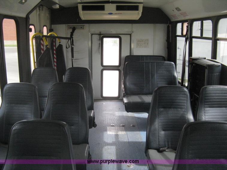 image for item H5463 2003 Ford Econoline E450 Aerotech transit vehicle