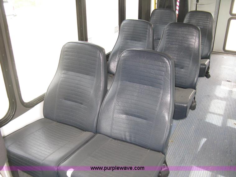 image for item H5463 2003 Ford Econoline E450 Aerotech transit vehicle