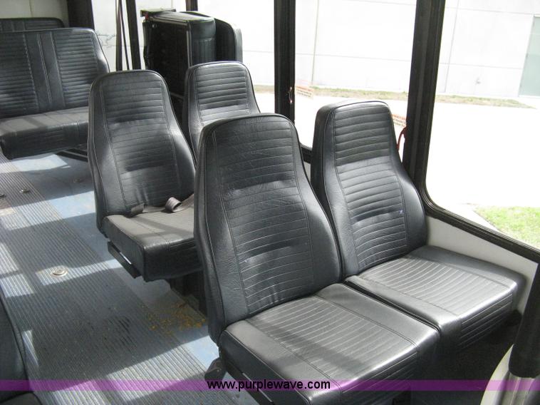 image for item H5463 2003 Ford Econoline E450 Aerotech transit vehicle