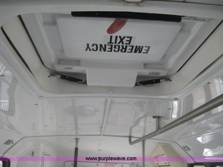 image for item H5463 2003 Ford Econoline E450 Aerotech transit vehicle