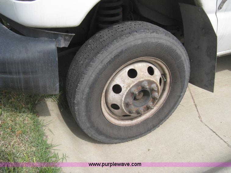 image for item H5463 2003 Ford Econoline E450 Aerotech transit vehicle