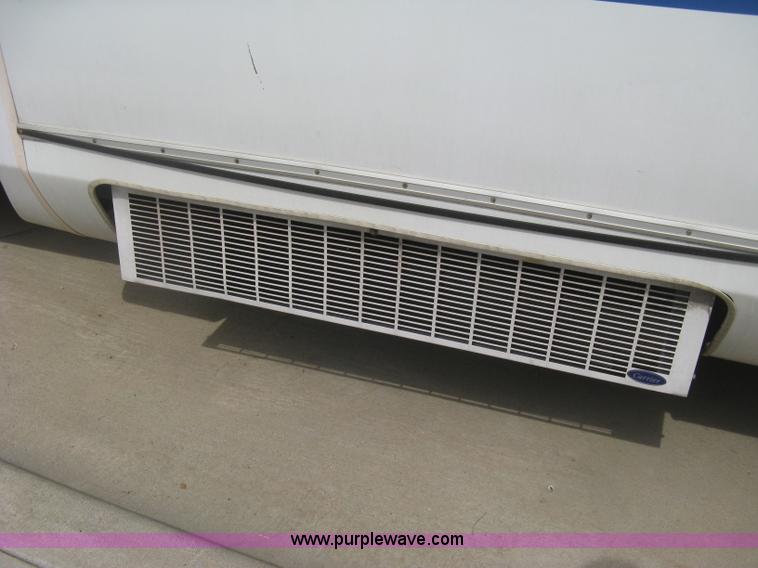 image for item H5463 2003 Ford Econoline E450 Aerotech transit vehicle