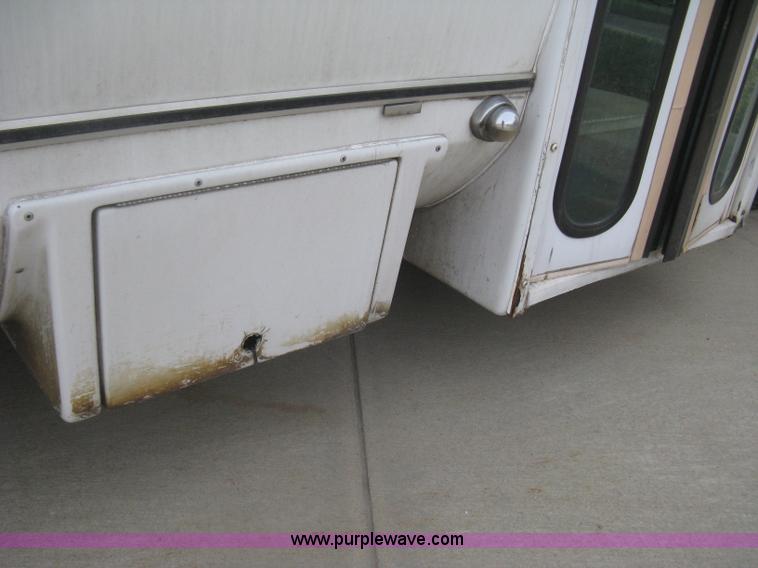 image for item H5463 2003 Ford Econoline E450 Aerotech transit vehicle