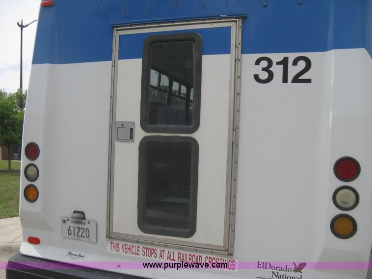 image for item H5463 2003 Ford Econoline E450 Aerotech transit vehicle