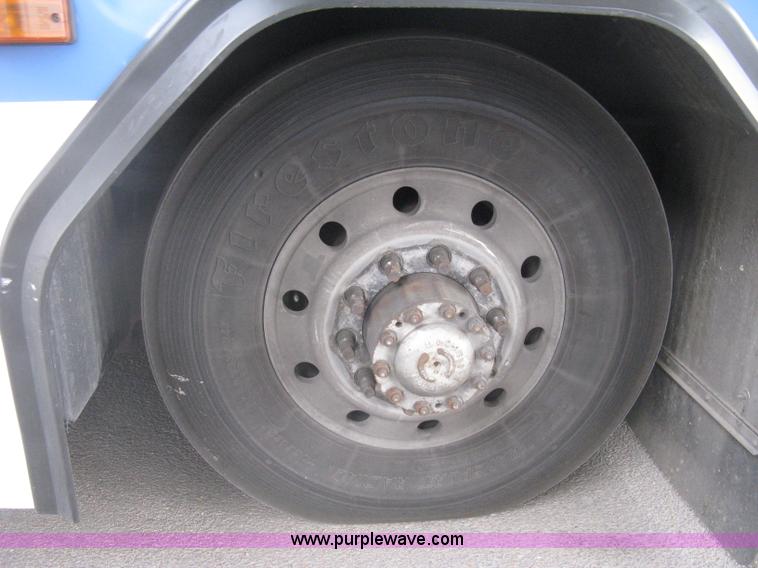 image for item H5465 2002 Gillig Low Floor G22B102N4 transit bus