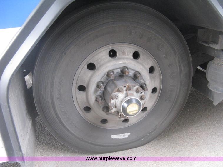 image for item H5465 2002 Gillig Low Floor G22B102N4 transit bus